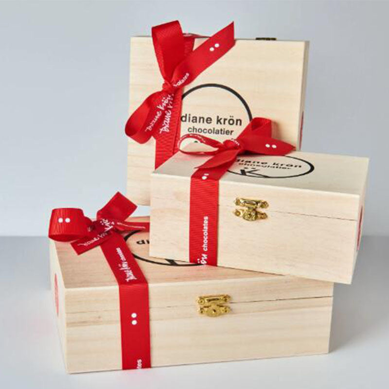 Premium Wooden Chocolate Gift Box with Clasp for Luxury Confectionery & Sweets